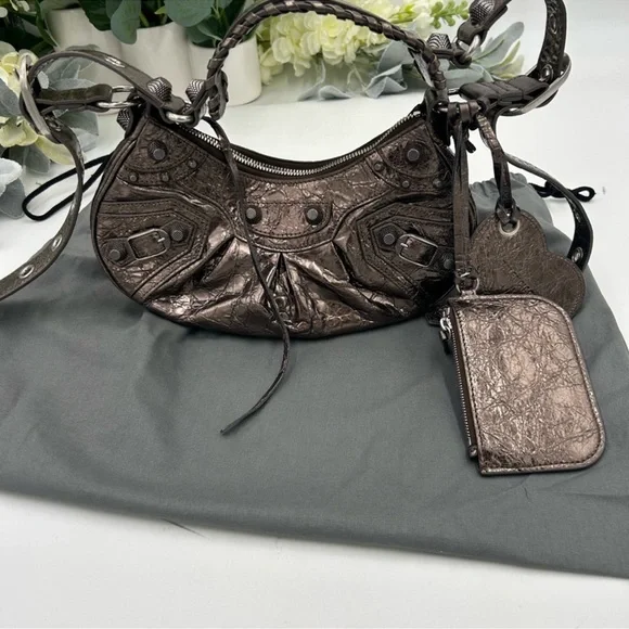 Women’s Balenciaga LE CAGOLE XS metallic leather shoulder bag - Picture 5 of 16
